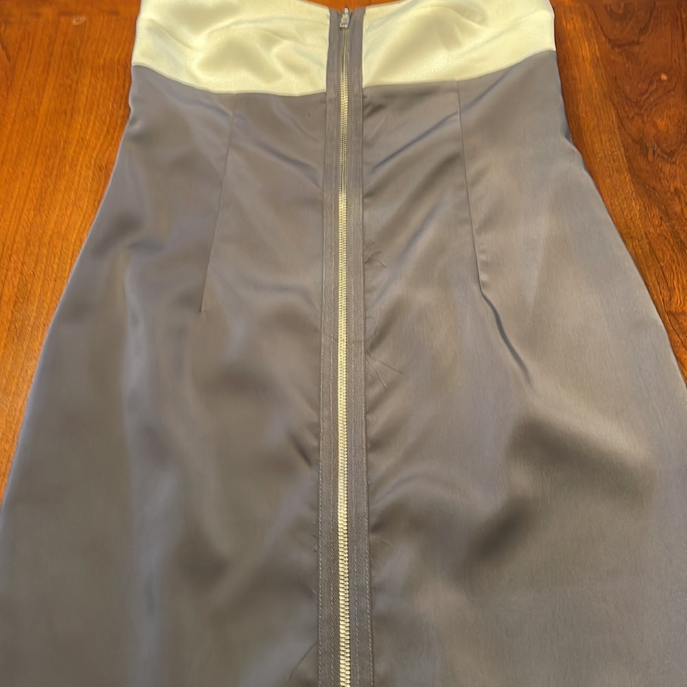 Cute strapless colorblock grey and white mini with the zipper!!  Size M, junior - Picture 5 of 9